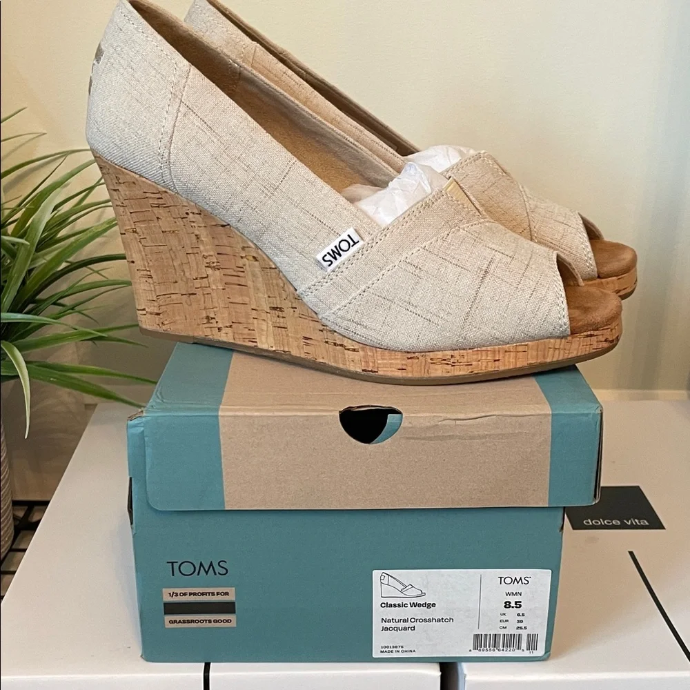 TOMS Beige Crosshatch Wedges - Picture 2 of 12